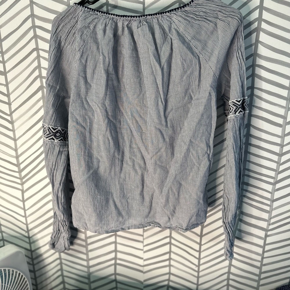 Abercrombie & Fitch Blue and White Embroidered Blouse - Picture 5 of 5